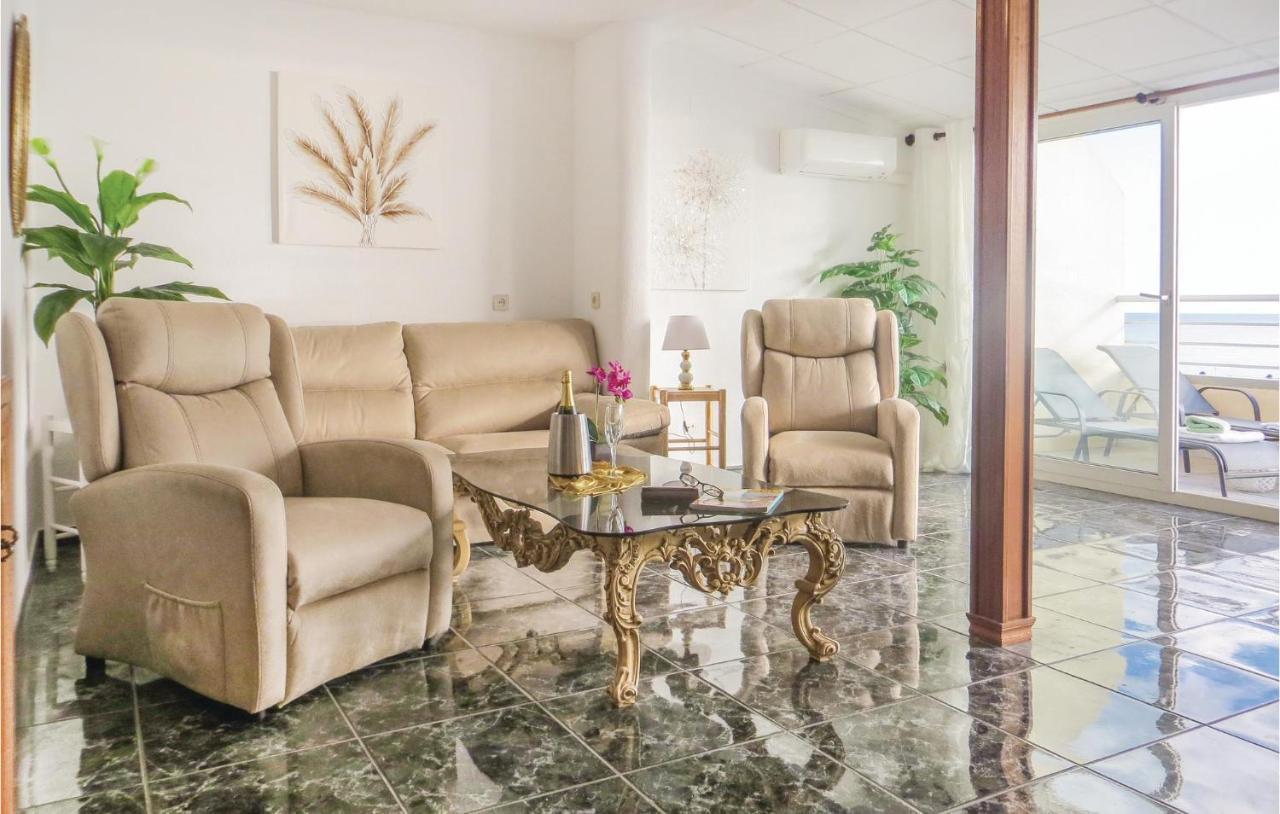 2 Bedroom Stunning Apartment In Торевьиа Экстерьер фото