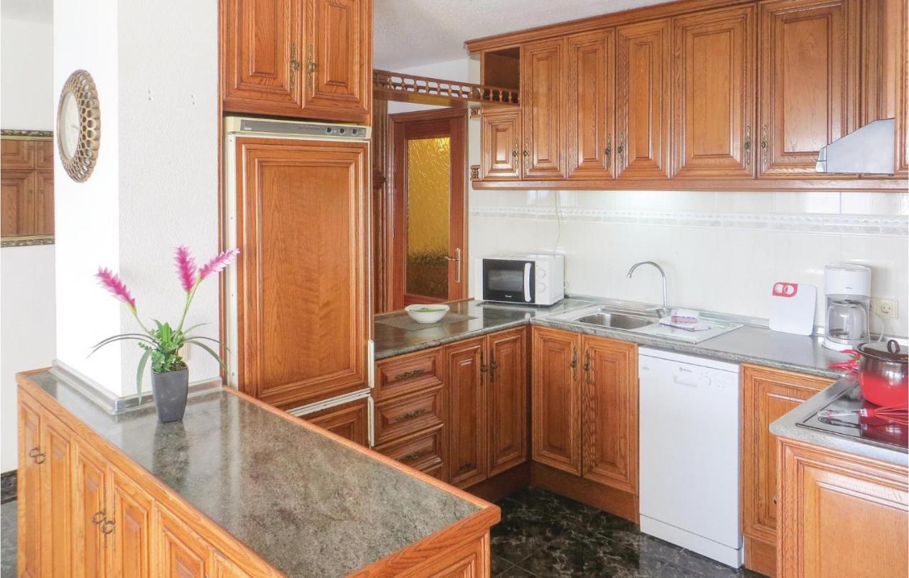 2 Bedroom Stunning Apartment In Торевьиа Экстерьер фото