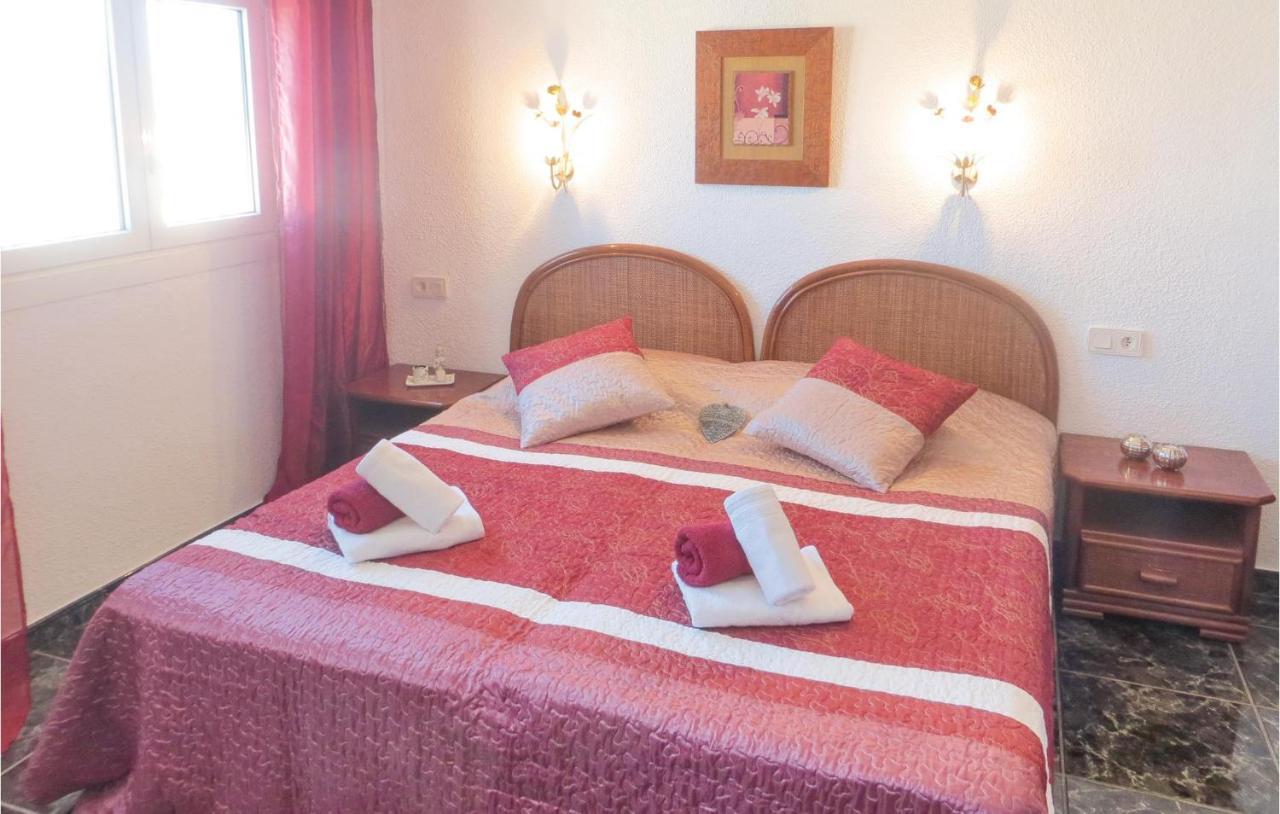 2 Bedroom Stunning Apartment In Торевьиа Экстерьер фото