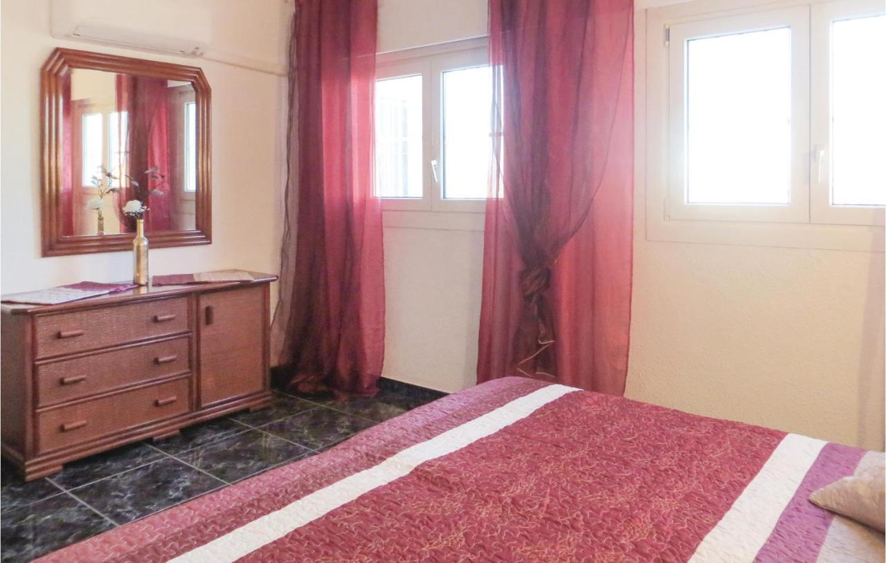 2 Bedroom Stunning Apartment In Торевьиа Экстерьер фото