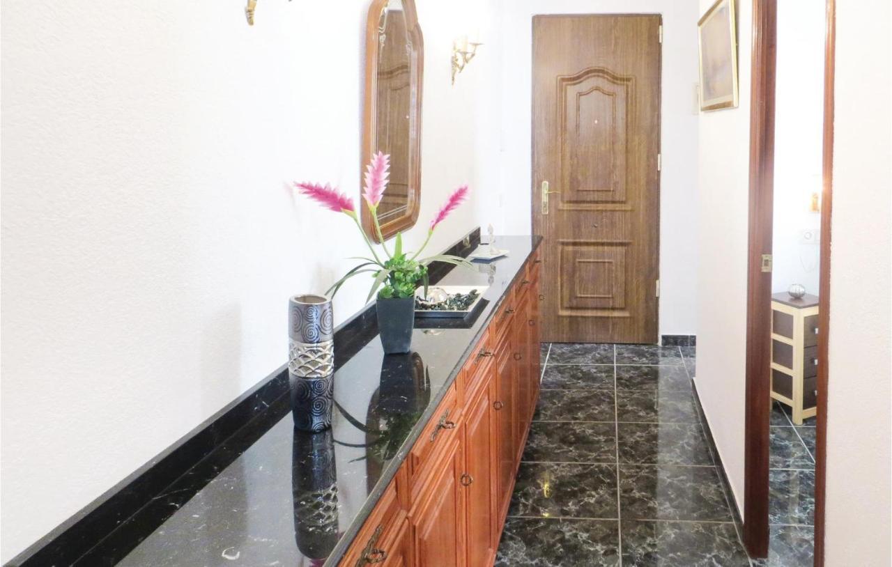 2 Bedroom Stunning Apartment In Торевьиа Экстерьер фото